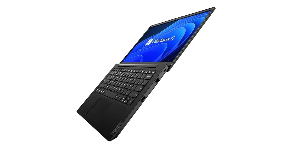 Imagen de semiperfil derecho de la notebook Lenovo K14 (14”, Intel) abierta a 180°, con su pantalla encendida