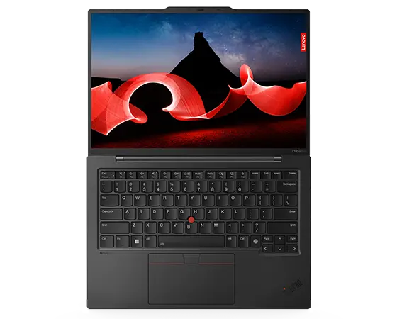 Den bærbare Lenovo ThinkPad X1 Carbon Gen 12-computer set fra oven, åbnet 180 grader med visning af tastatur og skærm.