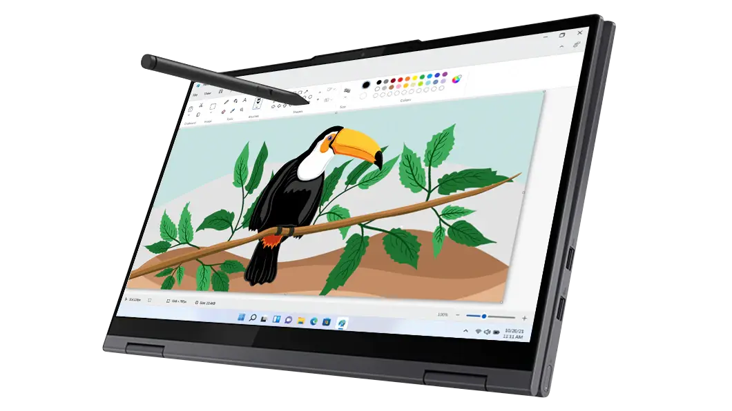 Vista de la laptop 2 en 1 Yoga 7i (15.6”, Intel) en modo tablet con el lápiz opcional en color dark moss
