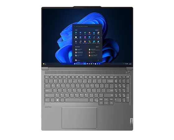 Aperçu de l’ordinateur portable Lenovo ThinkBook 16p Gen 5 (16" Intel) posé à plat, avec le capot ouvert en grand angle et le menu Windows 11 Pro affiché à l’écran.