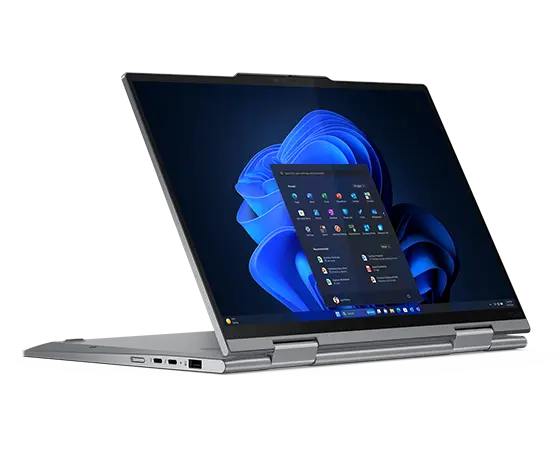 Voorzijde van de Lenovo ThinkPad X1 2-in-1 convertible-laptop ingeklapt tot staande modus, gekanteld om de poorten aan de linkerzijde te tonen.