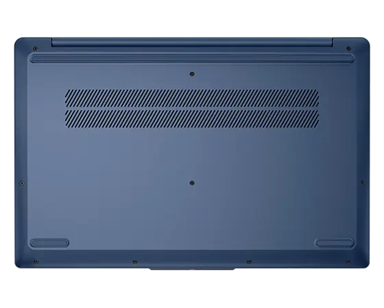 Aperçu de la partie inférieure de l'ordinateur portable Lenovo IdeaPad Slim 3i Gen 9 14" en Abyss Blue, avec une attention particulière pour les orifices d'aération.