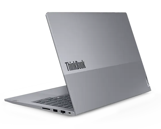 Achterzijde van de Lenovo ThinkBook 14 Gen 7-laptop, geopend, met weergave van de tweekleurige klep en poorten aan de rechterzijde.