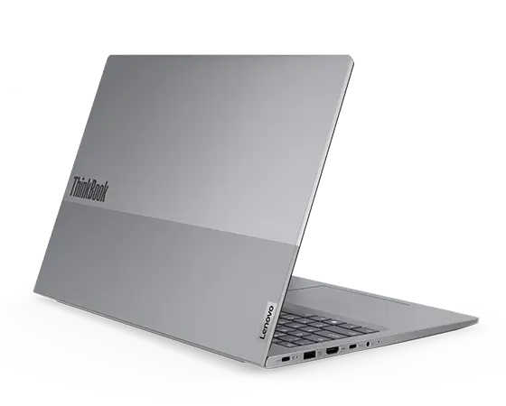 Achterzijde van de Lenovo ThinkBook 16 Gen 7-laptop, geopend, met weergave van de tweekleurige klep en poorten aan de linkerzijde.