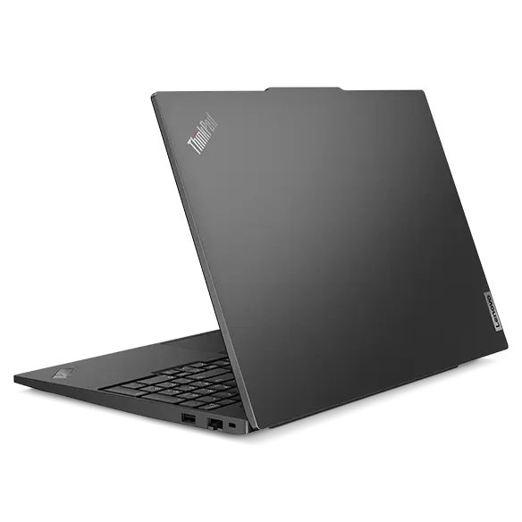 Portátil Lenovo ThinkPad E16 Gen 2 (40,64 cm [16''] AMD) — vista trasera desde la derecha, tapa parcialmente abierta.