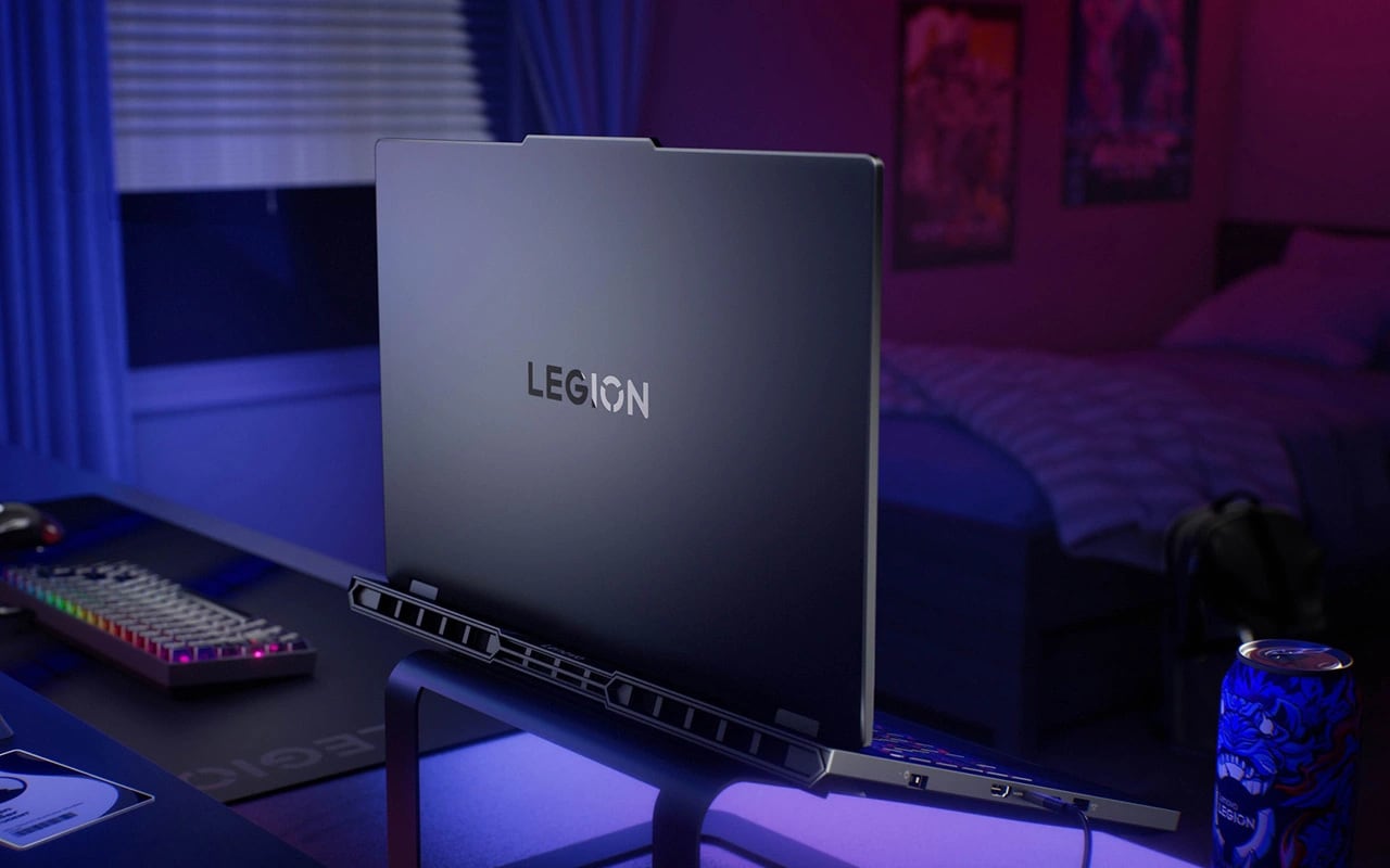 Highlights Legion Pro 5i Gen 10’s versatile design with full-size keyboard and expansive display.