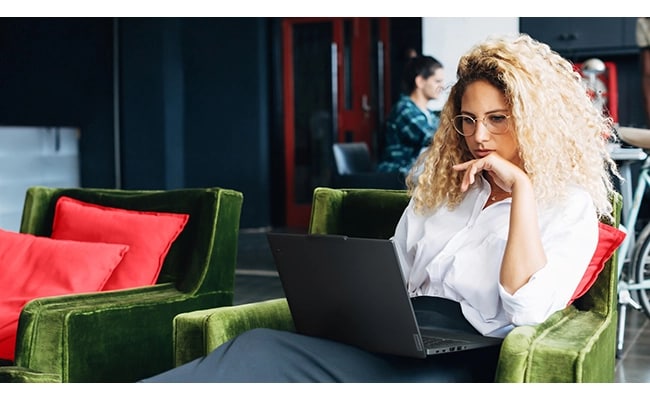 Feel confident when working in public places that the Lenovo ThinkPad T14 Gen 6 laptop provides multilevel security.
