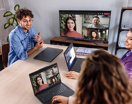   La laptop Lenovo ThinkPad E14 de 7ma generación (14” AMD) ofrece excelencia audiovisual con sonido y video de calidad superior para colaboraciones perfectas y garantiza llamadas claras en todo momento.