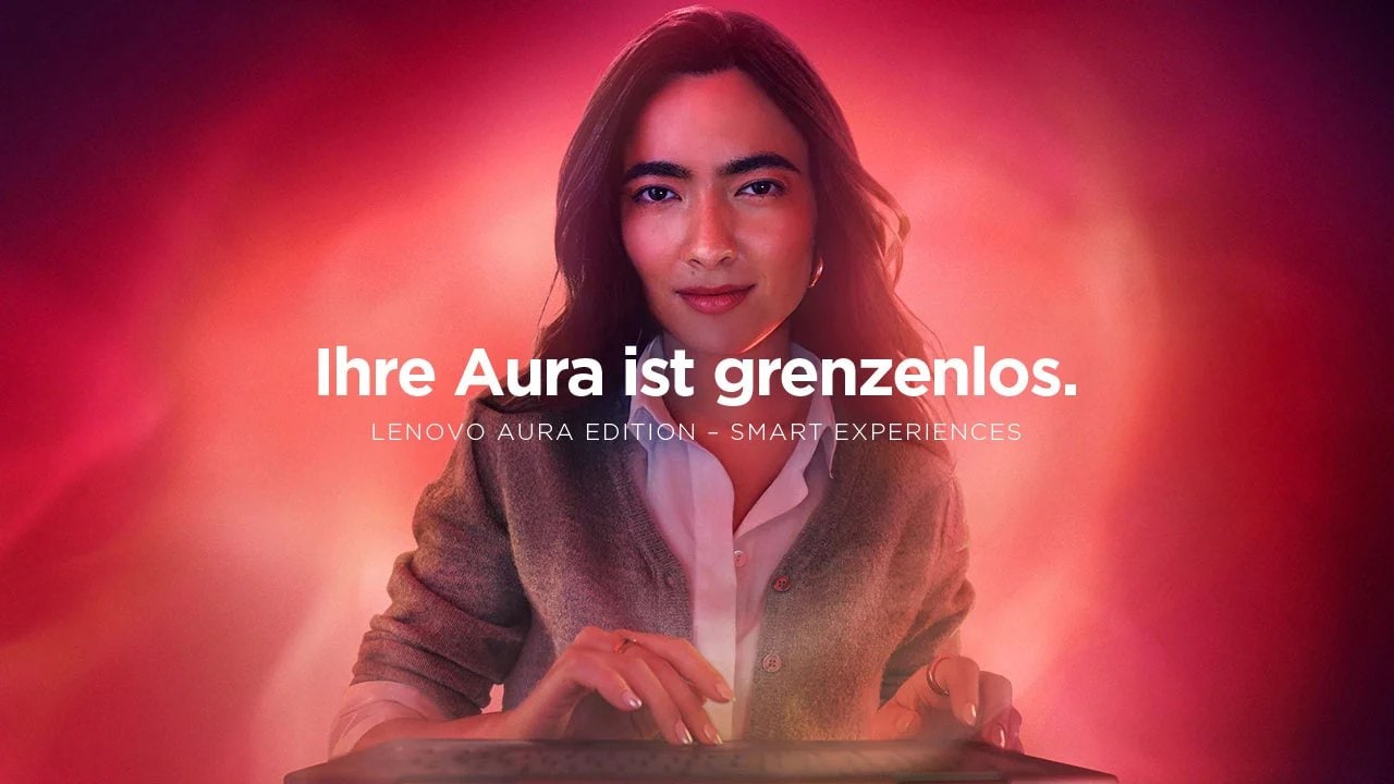 Eine Frau starrt in die Kamera, während sie mit ihren Fingern auf ein Touchscreen-Gerät drückt. 