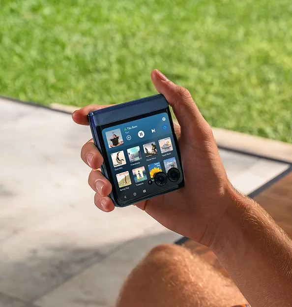 大型アウトディスプレイ搭載の、2025年を代表する折りたたみ式