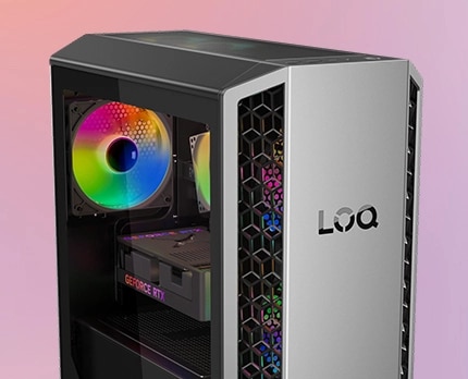 Vista frontal en ángulo izquierdo, que muestra componentes internos, de la PC de escritorio para juegos Lenovo LOQ Tower 26ADR10. 