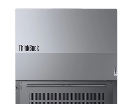 Nahaufnahme der zweifarbigen oberen Abdeckung und Belüftung auf der Unterseite des Lenovo ThinkBook 16 Gen 9 Notebooks.