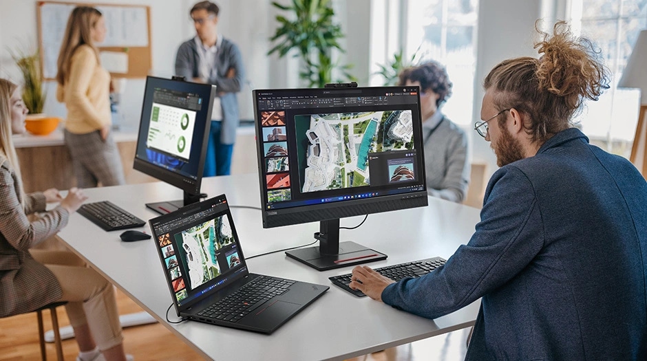 Use the HDMI port or a Thunderbolt 4 with DisplayPort capability to easily extend your workspace connecting the Lenovo ThinkPad T16 Gen 4 laptop to a monitor.