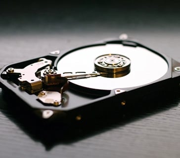 SSDの寿命は何年が目安？HDDとどっちが長い？長く使うコツを解説