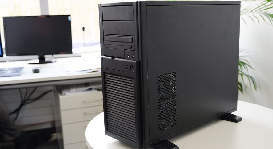 タワー型デスクトップパソコン