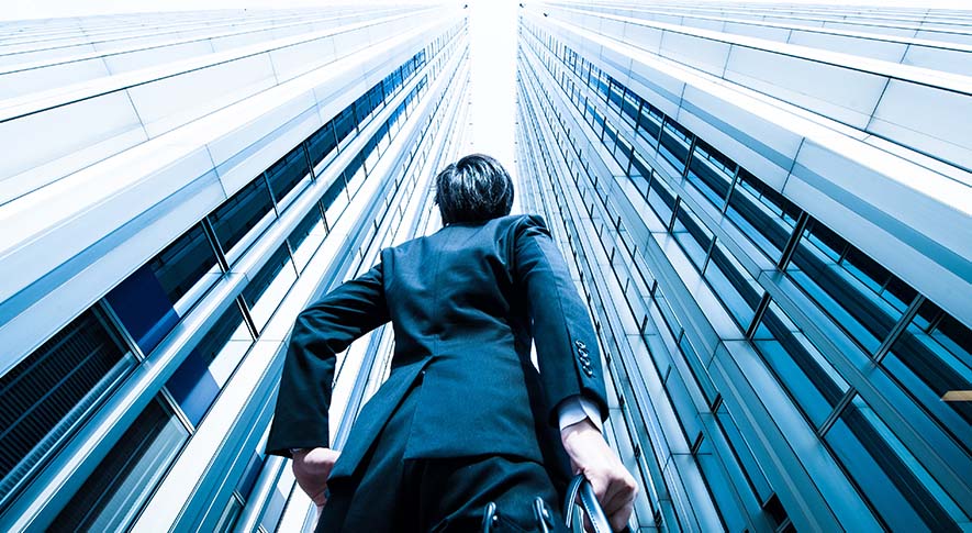 外勤中心のビジネスパーソン｜コンパクトな13～14インチノートブック