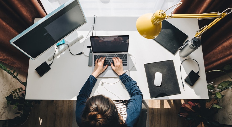 ノートパソコンとモニターを接続する手順