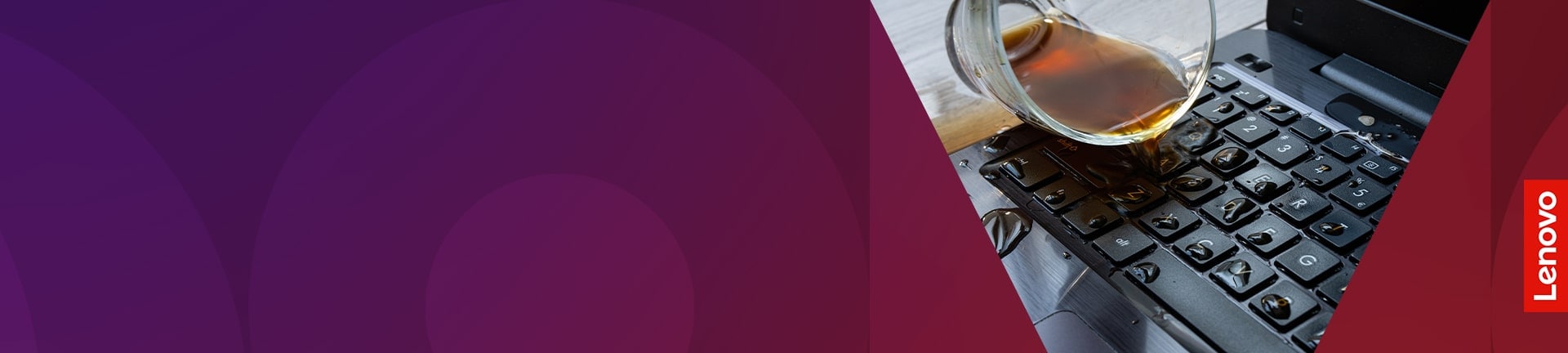 パソコンに水こぼした！正しい対処法とデータ復旧・修理の流れを解説