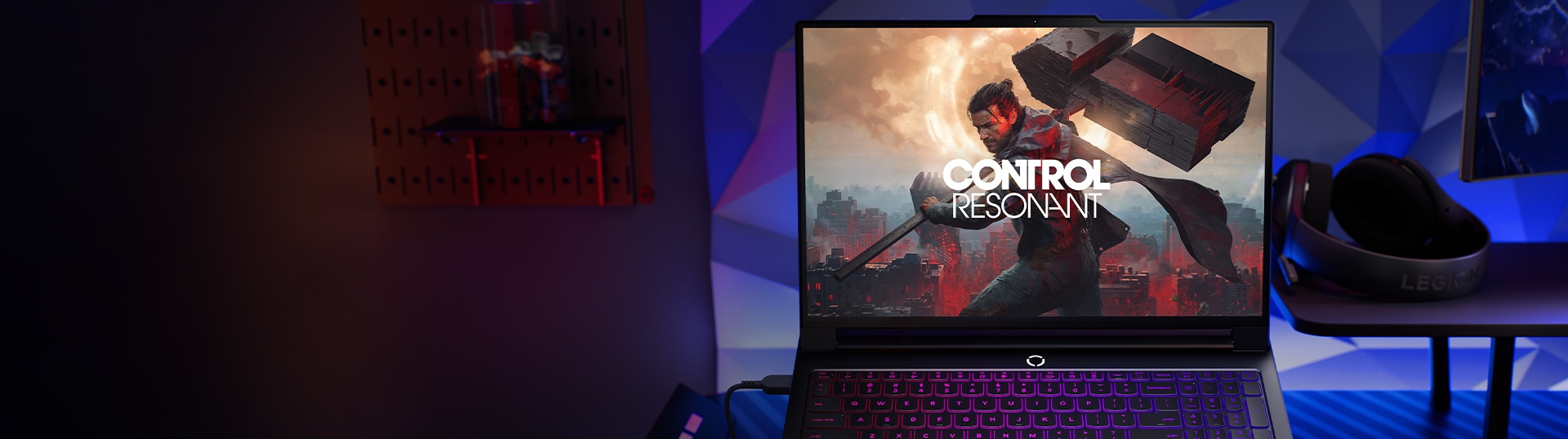 una notebook Legion gaming vista de frente con el juego CONTROL Resonant en su pantalla 