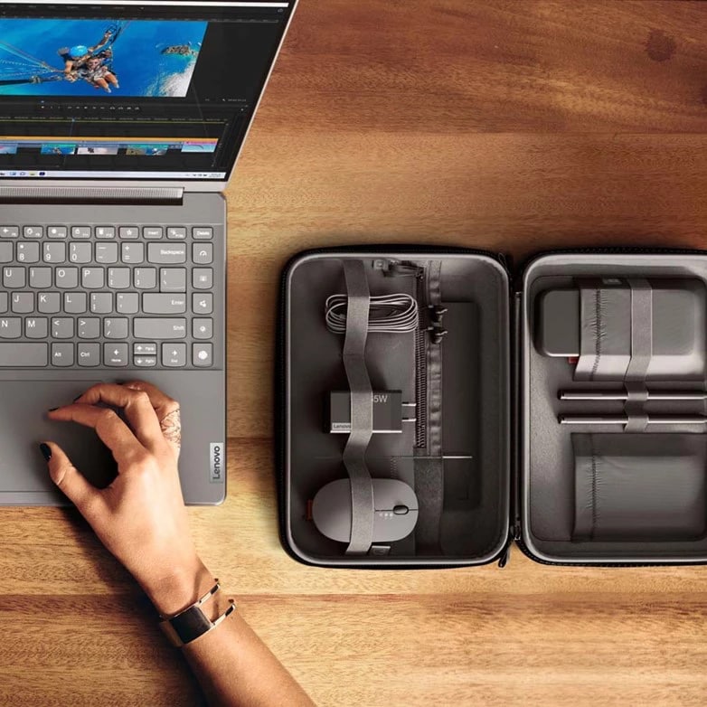 Tapis de charge sans fil, webcams, souris verticale Lenovo lance des  accessoires à gogo pour ses PC