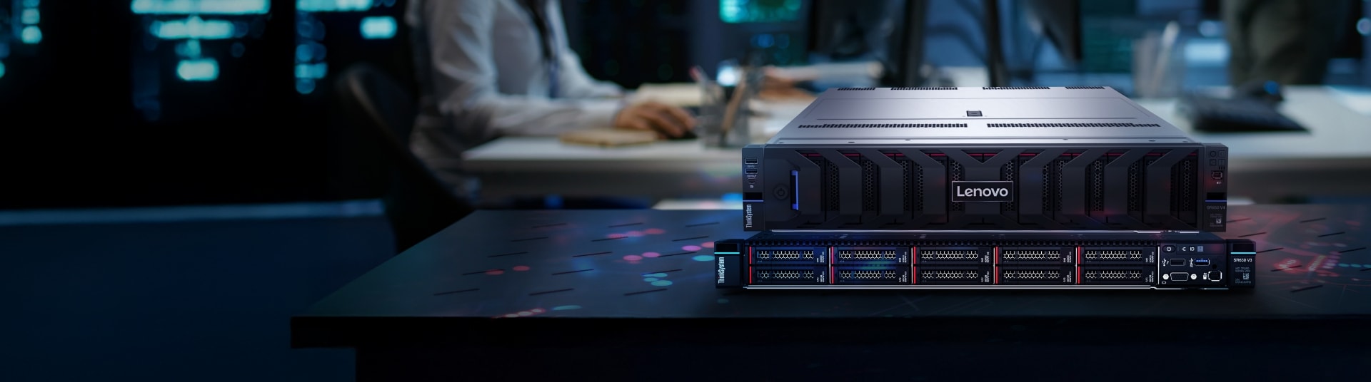 Image de deux serveurs Lenovo : à gauche, un serveur ThinkSystem ST650 V3 et à droite, une baie de serveur V4 avec icône d’horloge, mettant en évidence une promotion spéciale.