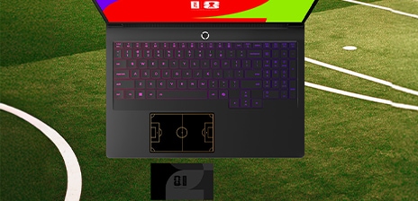 Vue aérienne du clavier et du pavé tactile, avec un terrain de football superposé sur le pavé tactile, de l’ordinateur portable Lenovo Legion Pro 7i Gen 10 FIFA World Cup 26™ Edition.