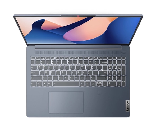 Вигляд ноутбука IdeaPad Slim 5i Gen 8 з висоти пташиного польоту, відкритого на 90 градусів, демонструє дисплей із розквітом Windows 11