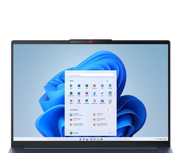 Ноутбук IdeaPad Slim 5i Gen 8 на передній панелі, де видно частину дисплея та повну клавіатуру