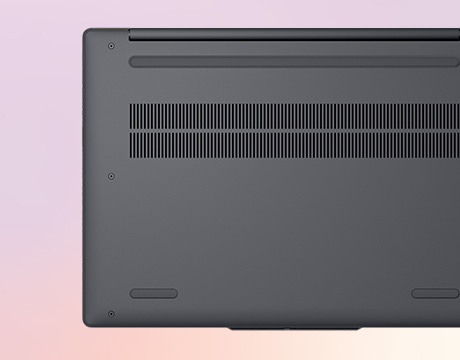 Vista inferior de la laptop Lenovo IdeaPad Slim 3i Gen 11 (14” Intel), que muestra las rejillas de ventilación.