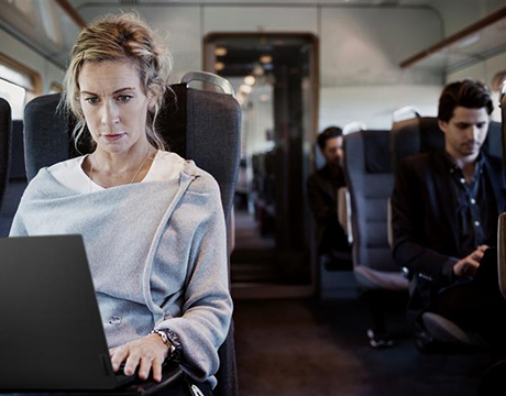 Mobile workstation in use during travel supports productive hybrid work on Lenovo ThinkPad P16s Gen 5 (16″ AMD) Mobile Workstation.