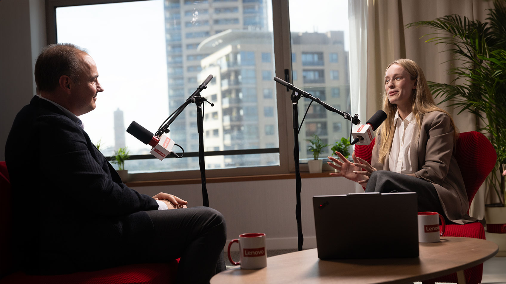 Vídeo de una entrevista a Peter Murphy.