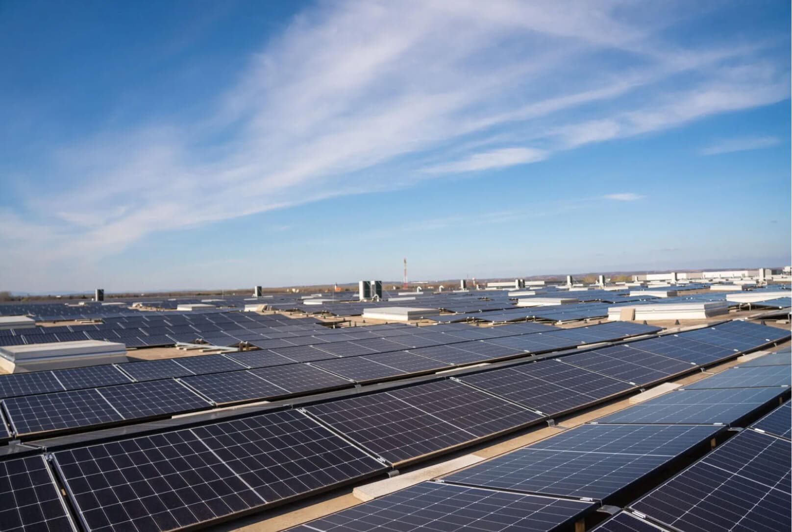 Une ferme de panneaux solaires