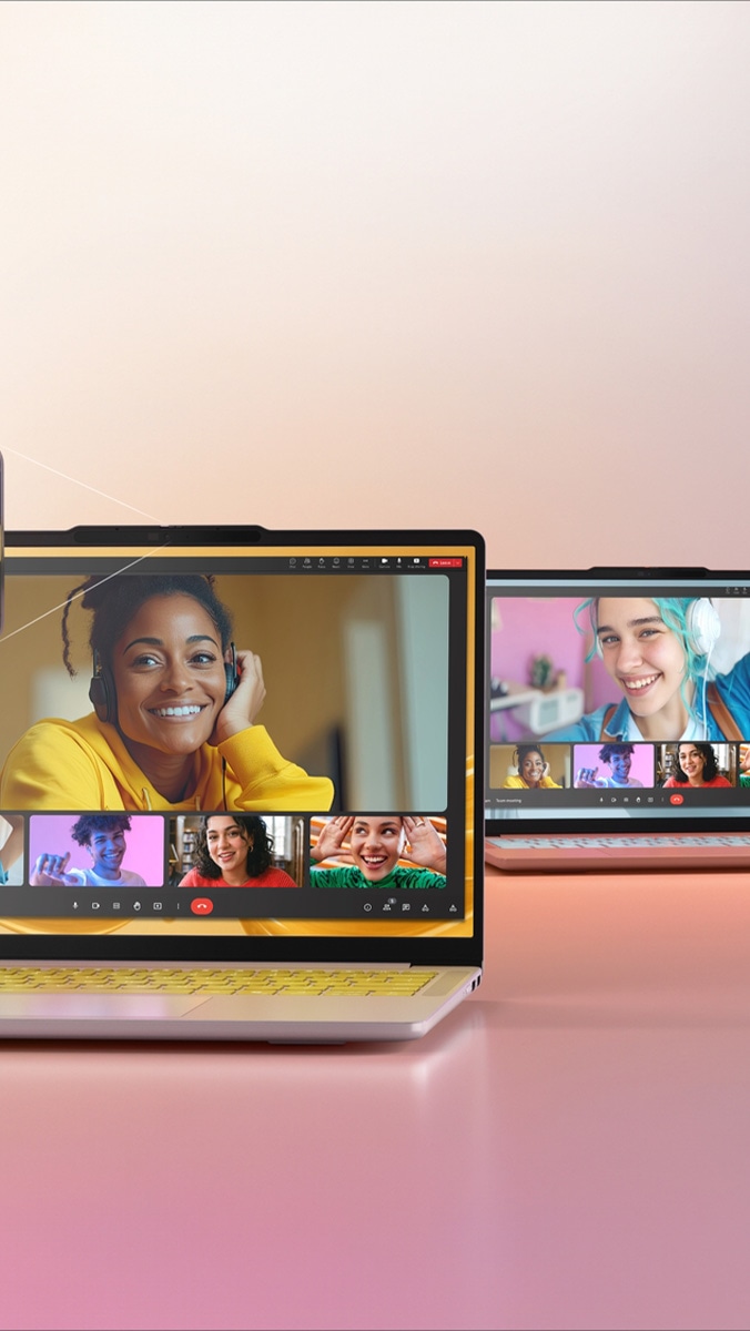 Dos laptops Lenovo IdeaPad Vibe, con las tapas abiertas, con una videoconferencia que se muestra en ambas pantallas.  