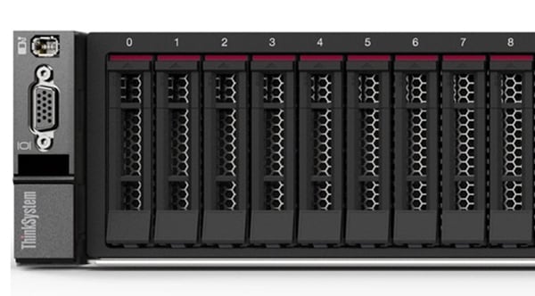 Lenovo ThinkSystem SR850 V2 Mission-Critical Server - gros plan, vers l’avant