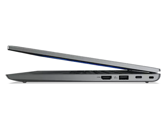 Portable ThinkPad L13 Gen 3 légèrement ouvert, orienté à gauche