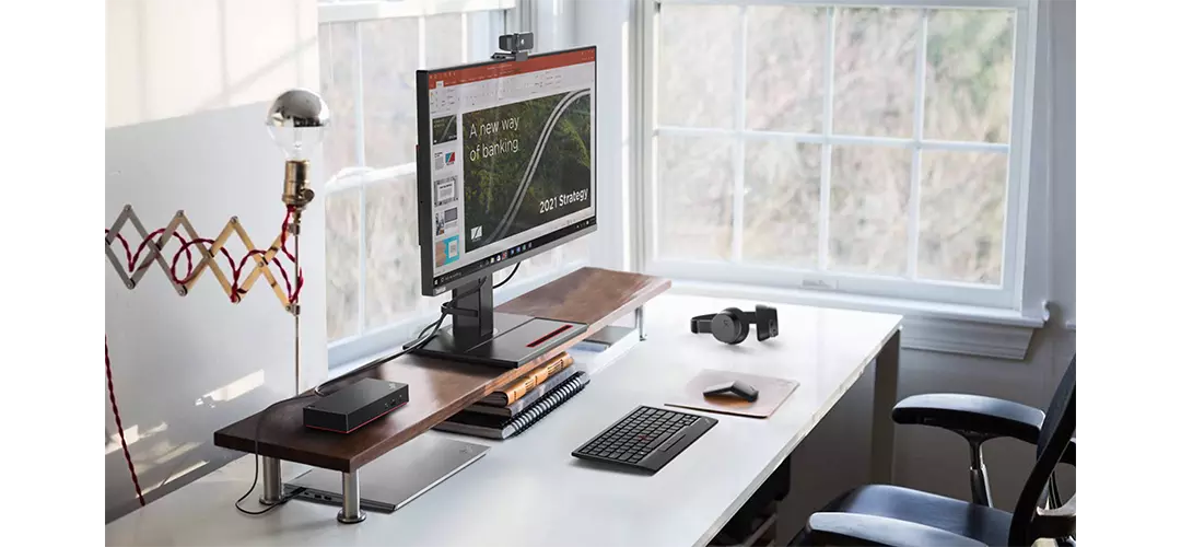 ThinkPad-Universal-USB-C-Dock-Blade-1080x500-01.png