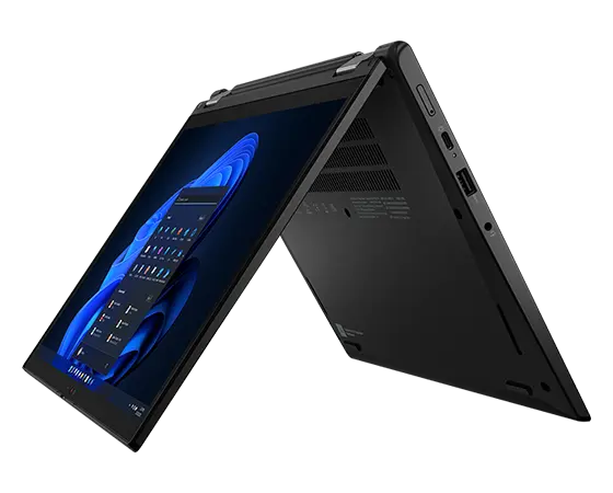 Portátil Lenovo Thinkpad L13 Yoga (4.ª geração) em modo de tenda, em ângulo para mostrar as portas do lado esquerdo.