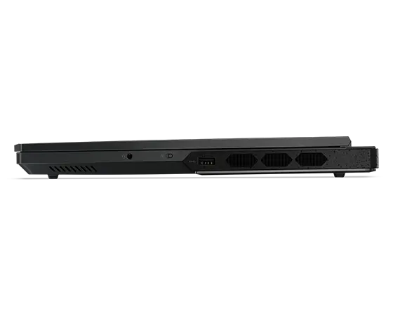 Primer plano del lateral derecho del portátil para videojuegos Lenovo Legion Pro 7 de 8.ª generación [40,64 cm (16"), AMD] mostrando los puertos del lateral derecho