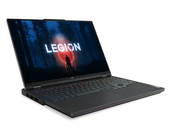 Vista lateral en primer plano del portátil para videojuegos Lenovo Legion Pro 7 de 8.ª generación [40,64 cm (16"), AMD] abierto, mostrando la pantalla con el logo de Legion y la pantalla de inicio, el teclado y los puertos del lateral izquierdo