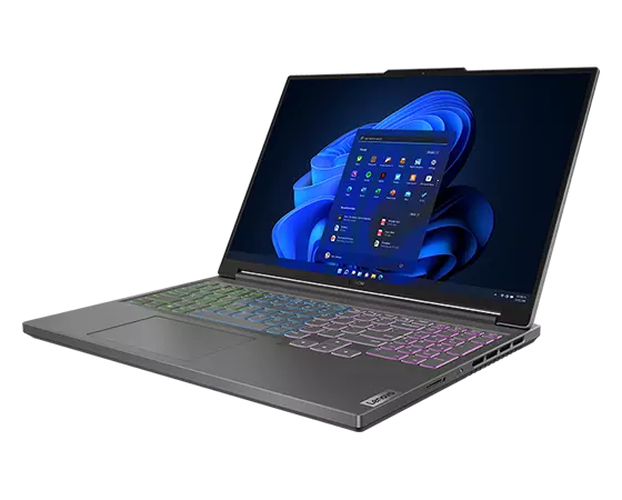 Portable Lenovo Legion mince de 5e génération 8 en face à gauche avec écran allumé et clavier RVB