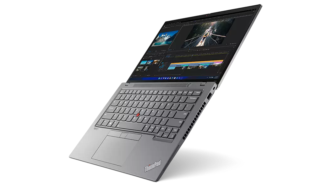 Ansicht des ThinkPad T14 Gen 3 (14 AMD) von vorne rechts, geöffnet, schräg, in voller Länge, mit Blick auf Tastatur und Display