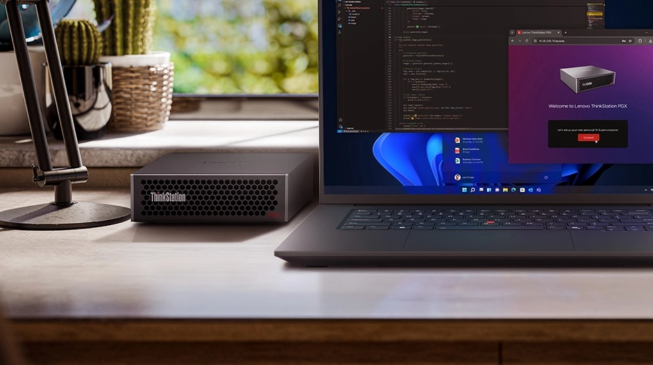 在家用辦公室中，與筆記型電腦搭配使用 Lenovo ThinkStation PGX ，其配備先進的顯示卡，可更輕鬆地完成創意及生成式 AI 開發工作。